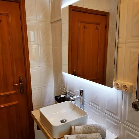 Casa Além Rio - Quartos 6 Hóspedes Em Santo Tirso